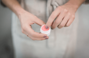 How to Make Zero Waste Lip Balm at Home(DIY)