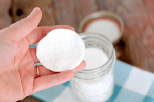 Making DIY Zero Waste Makeup Remover At Home